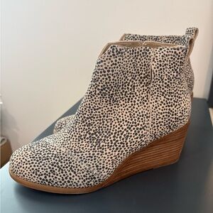 Toms Leopard Print Wedge Ankle Boots - Cream/Black